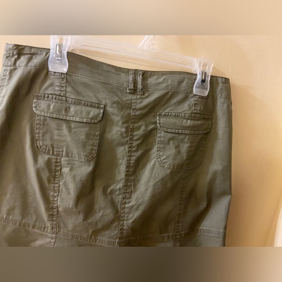 Nevada olive green midi skirt - size medium - Picture 4 of 5